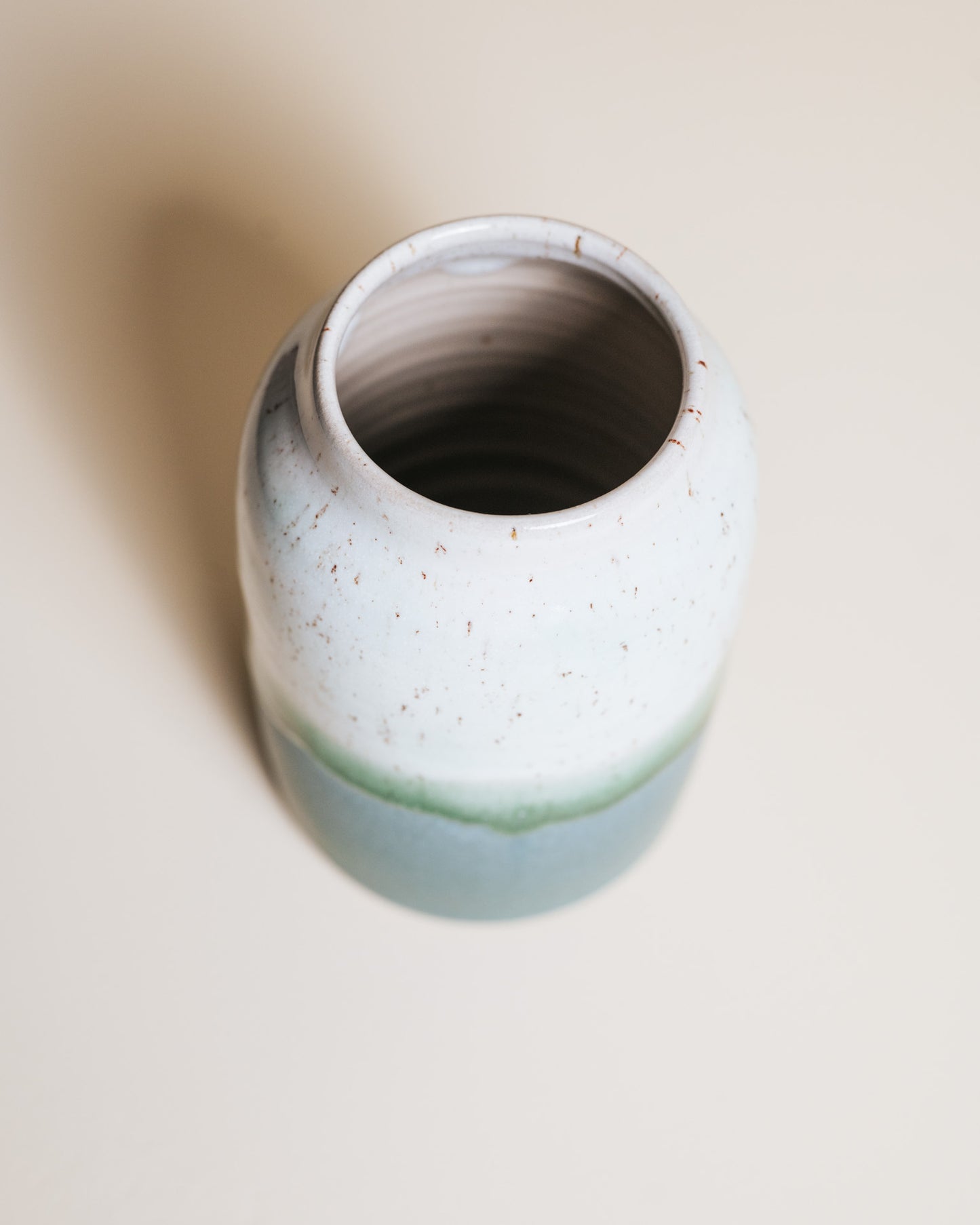 Vase med grøn/blå glasur