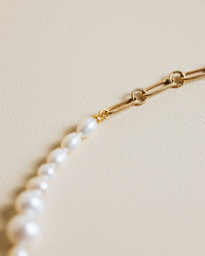 Perlehalskæde store perler i forløb