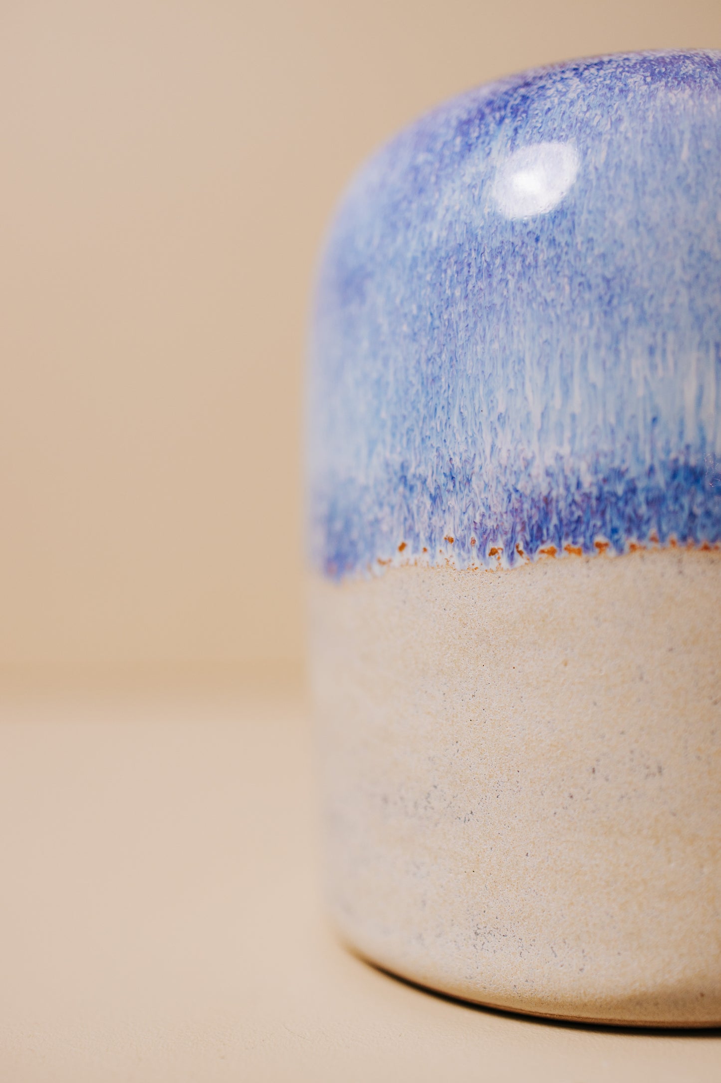 Vase med grå/blå glasur