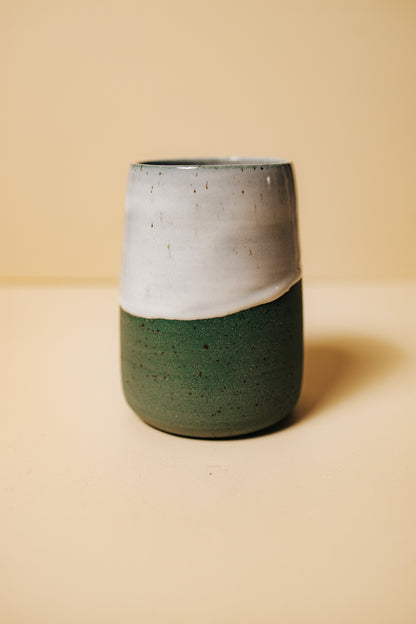Vase med grøn/grå glasur