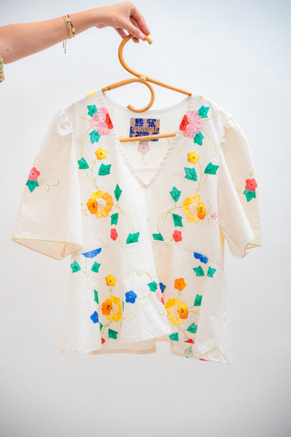 Blomstret bluse